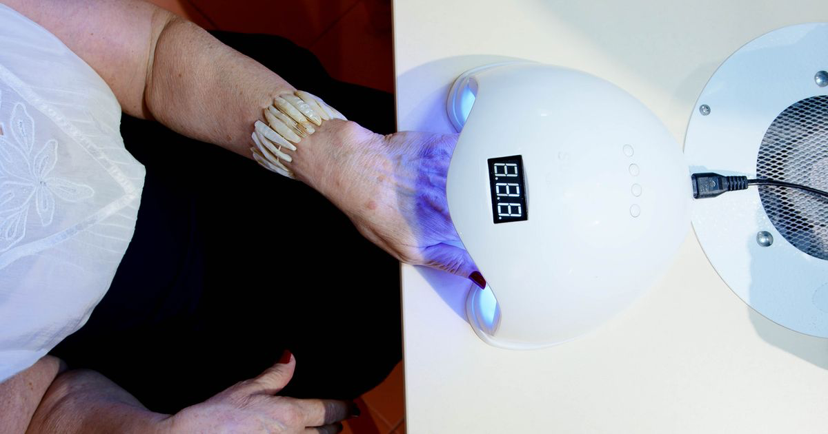 Best LED Nail Lamps for Nail Techs in 2026