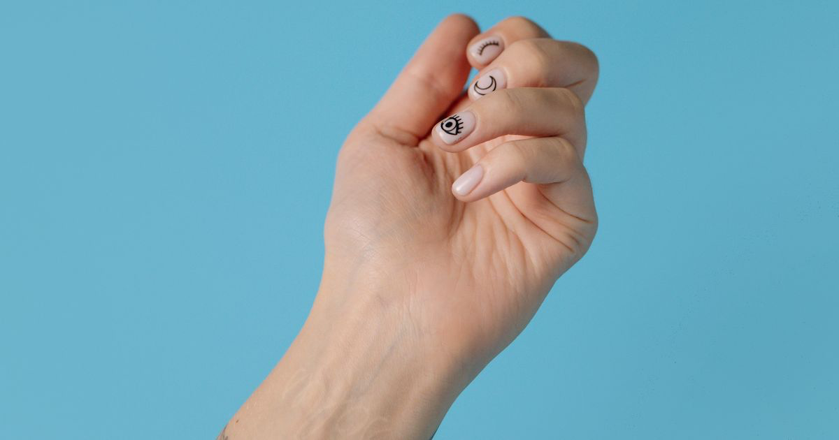 How to Build a Nail Portfolio That Books Clients