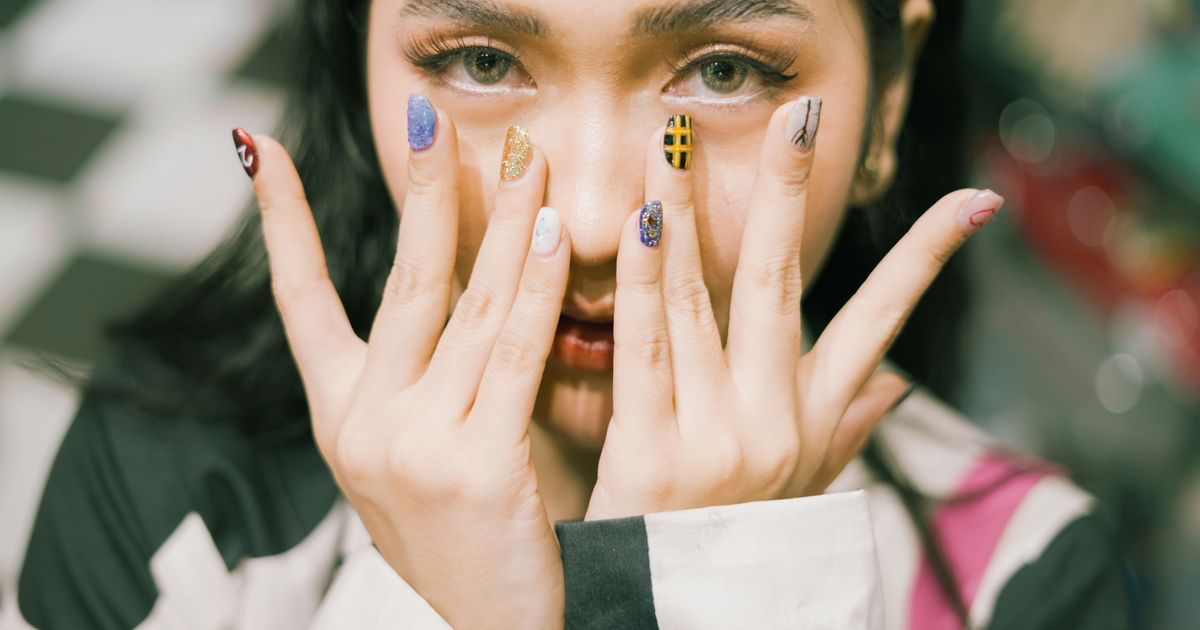 How to Photograph Acrylic Nails
