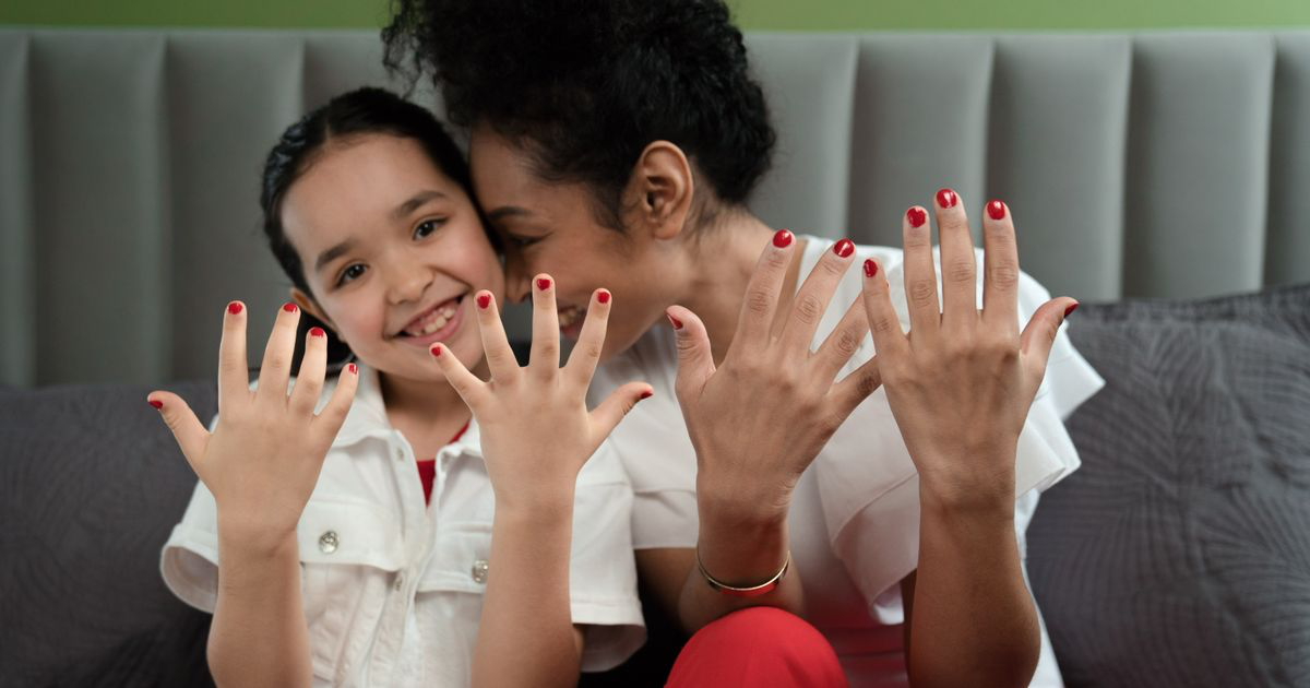 How to Photograph Both Hands in One Nail Photo