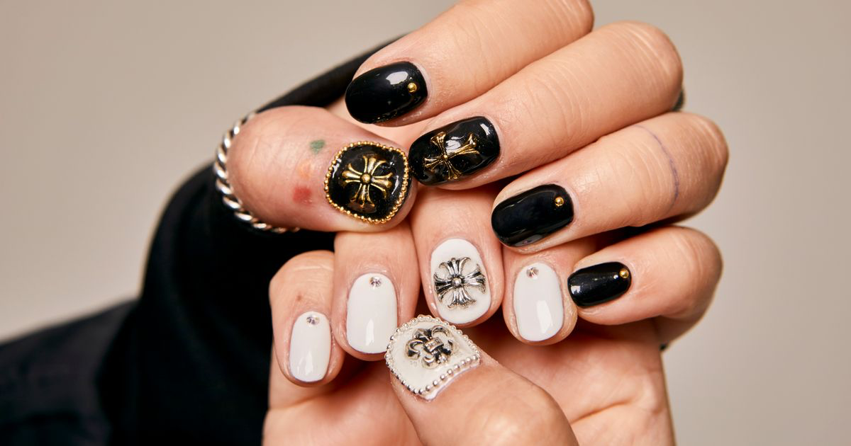 How to Photograph Chrome Nails