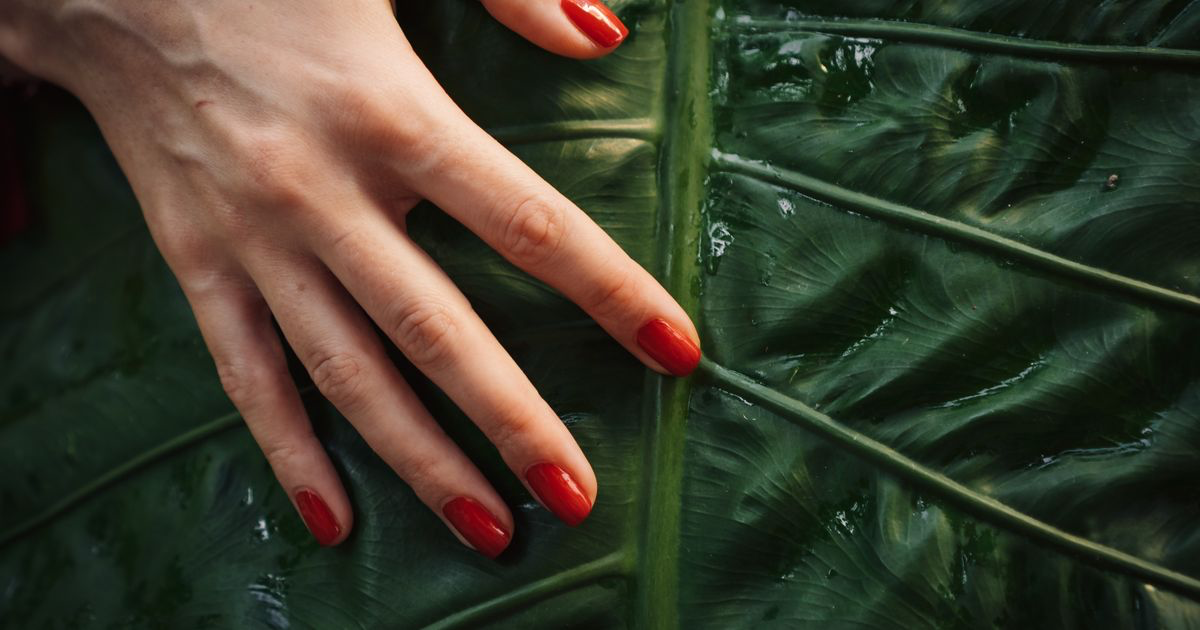 How to Photograph Red Nails