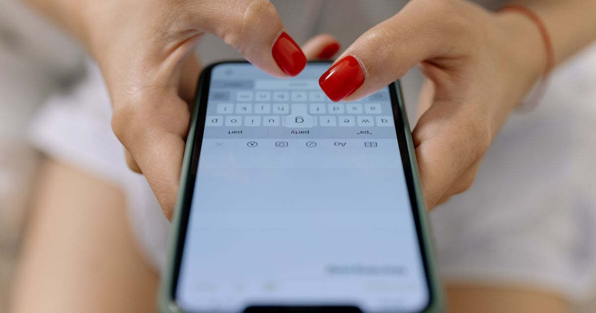 Instagram Filters for Nail Photos: What They Do to Your Colours